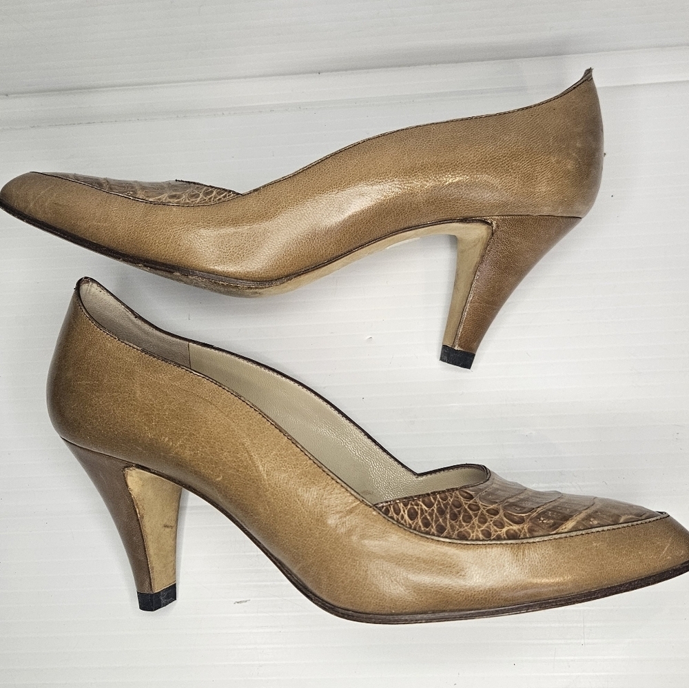 Manolo Blahnik Pointed Toe Alligator Embossed Pumps Size 36 - Picture 7 of 9